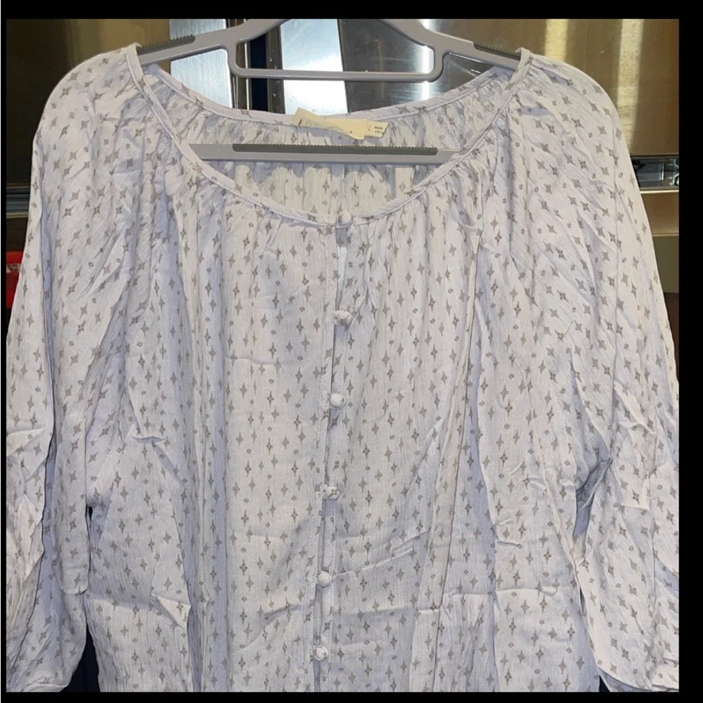 Millibon White Button-Up Blouse - Picture 4 of 4